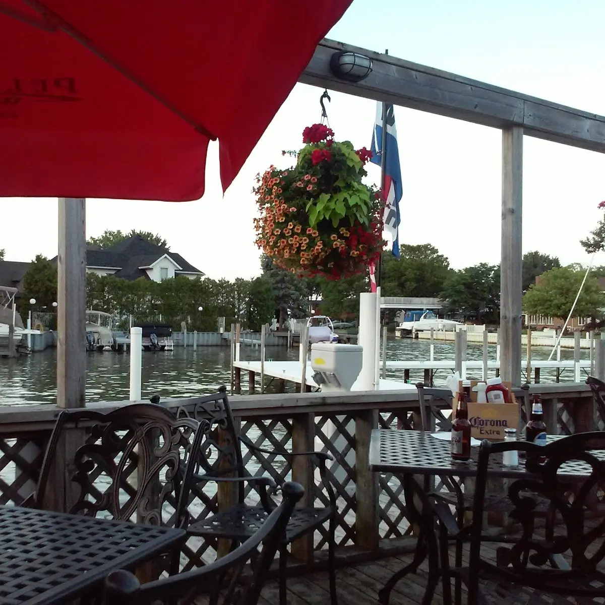 Vibe, Sandbar Waterfront Grill