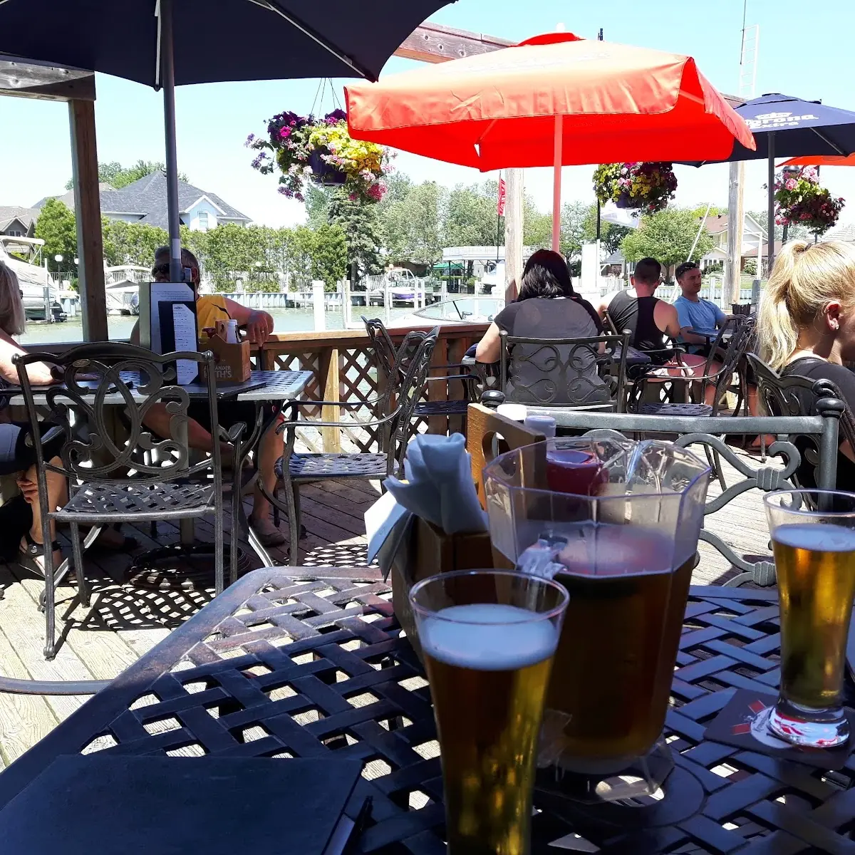 Vibe, Sandbar Waterfront Grill