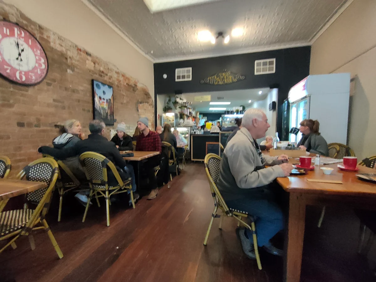 Vibe, Maldon Hotel