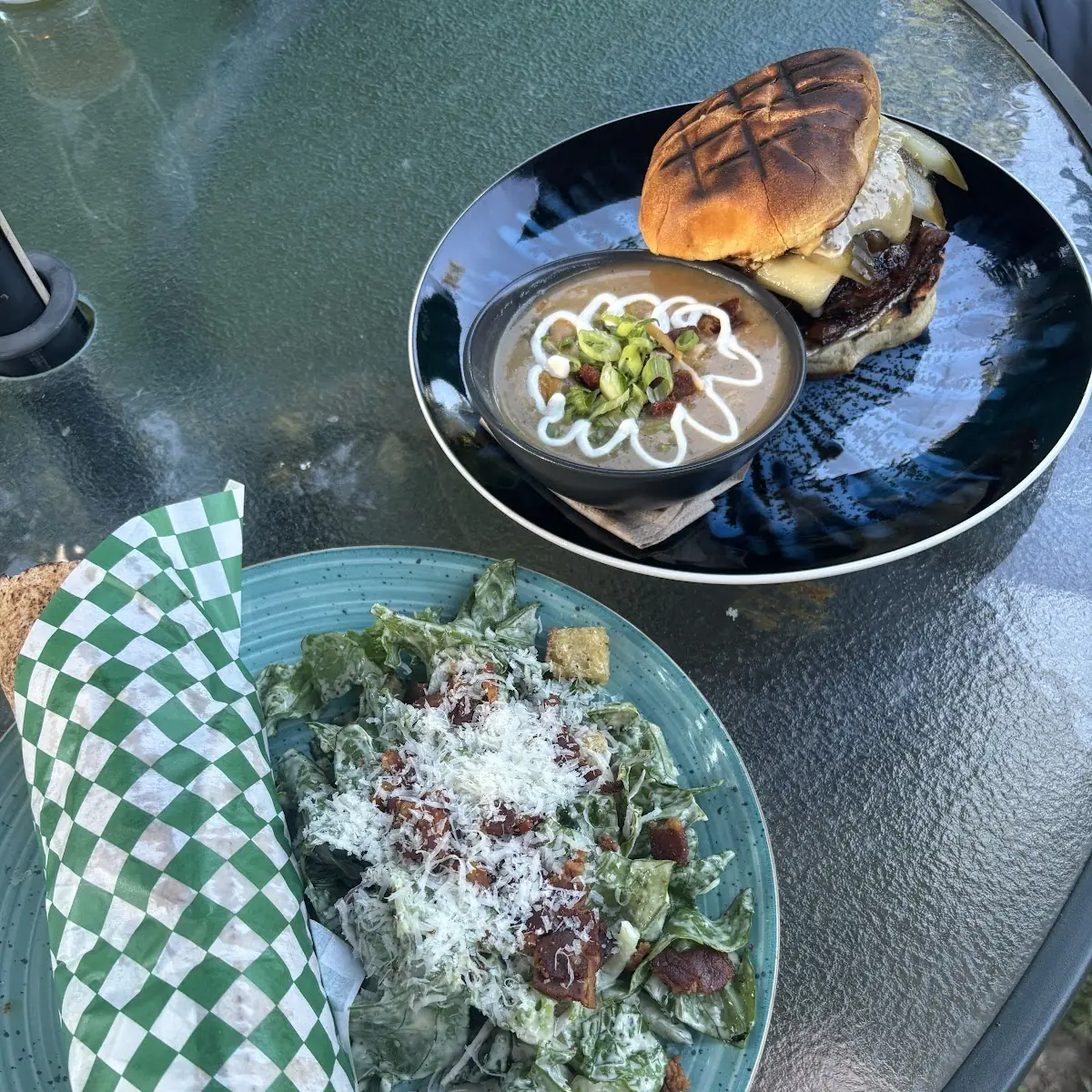 Food & drink, The Montrose Local