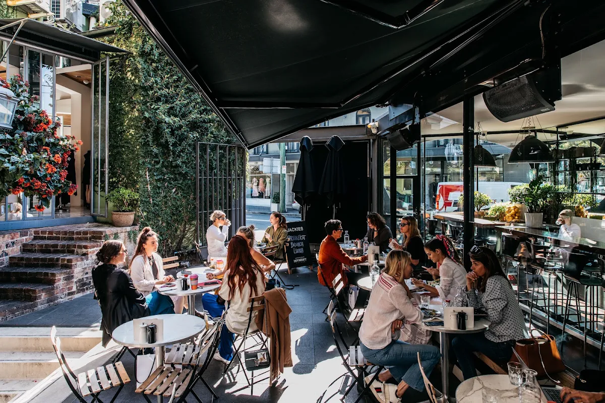 Vibe, Jackies Cafe