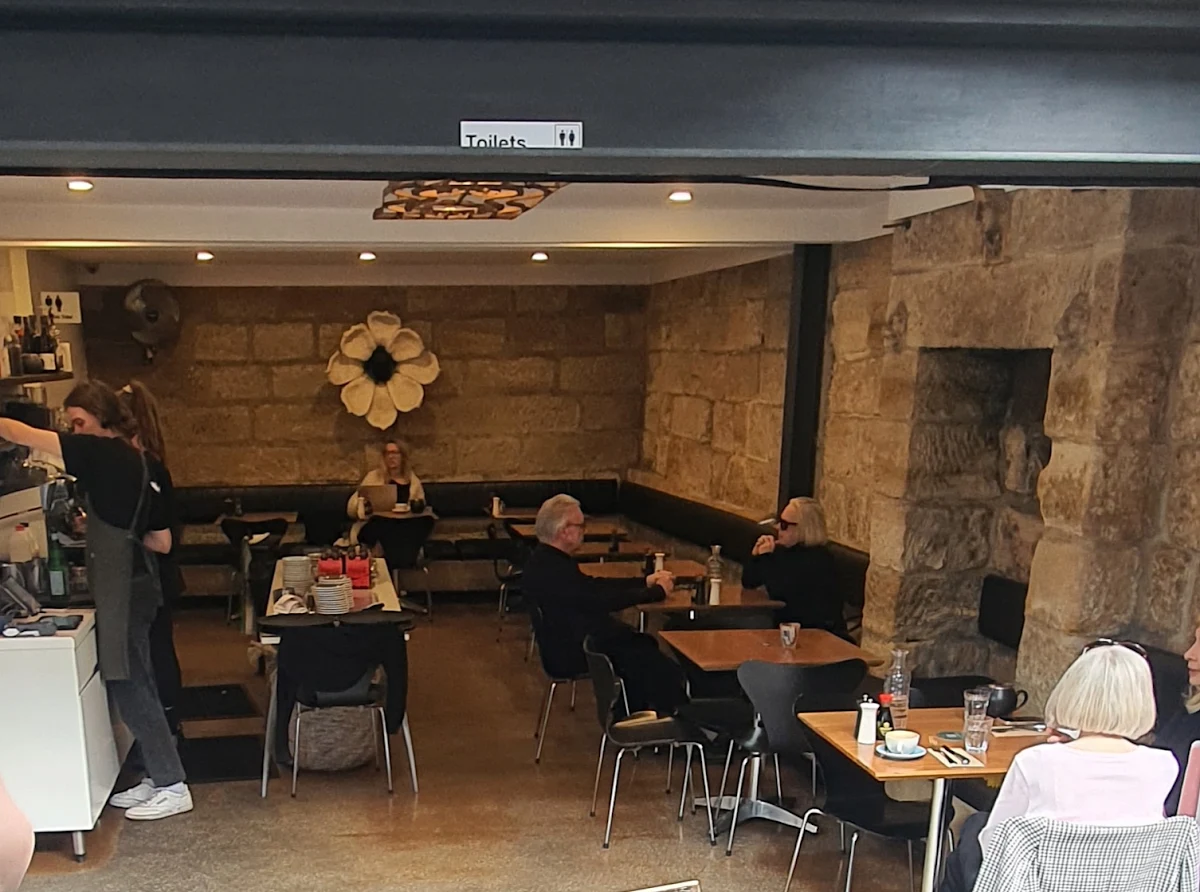 Vibe, Jackies Cafe