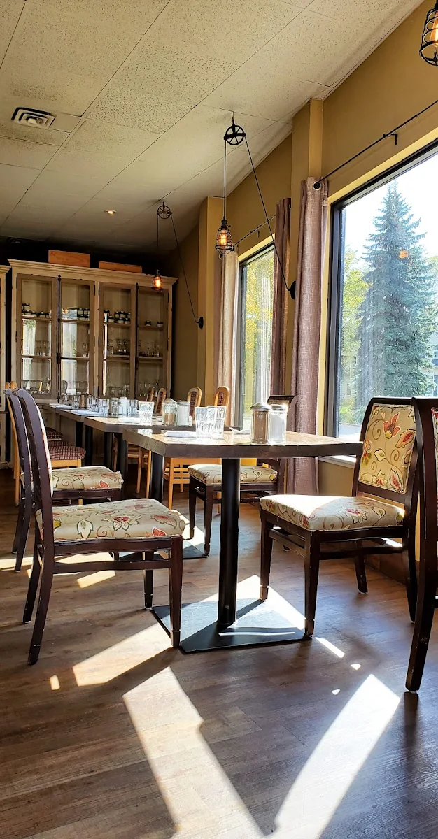 Vibe, Promenade Brasserie