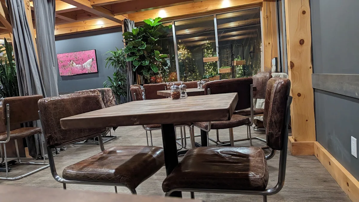 Vibe, Chino's Bistro