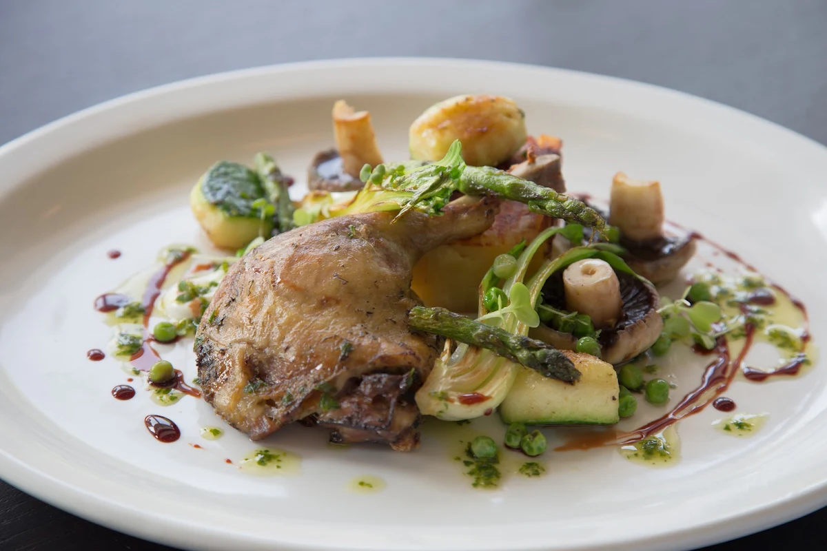Food & drink, Nineteen Restaurant & Patio