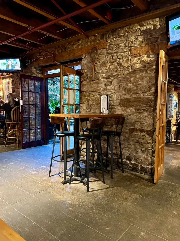 Vibe, Fiddleheads Bar and Grill