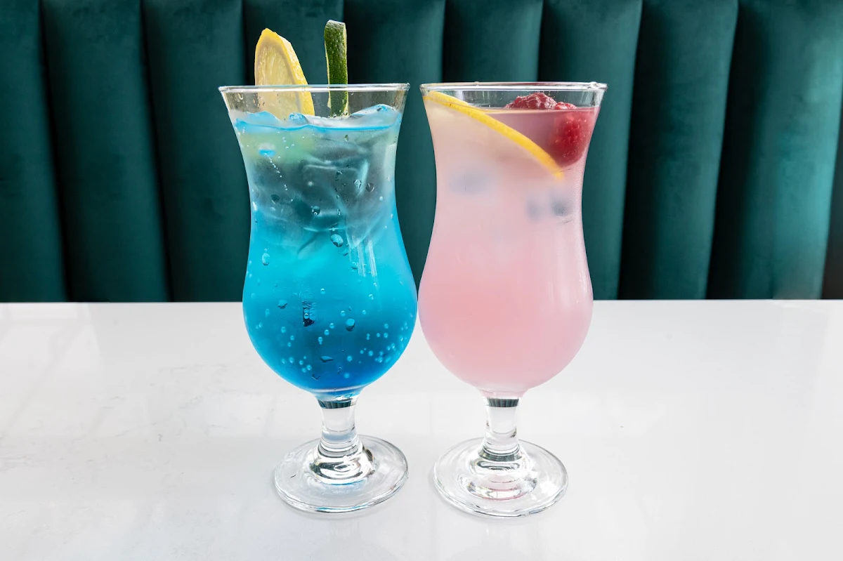 Food & drink, D-Luxé Cafe & Lounge
