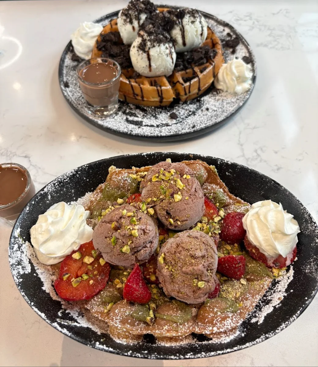 Food & drink, D-Luxé Cafe & Lounge