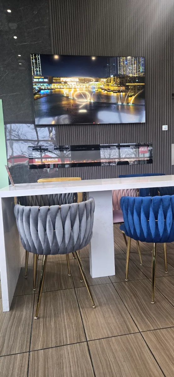 Vibe, D-Luxé Cafe & Lounge