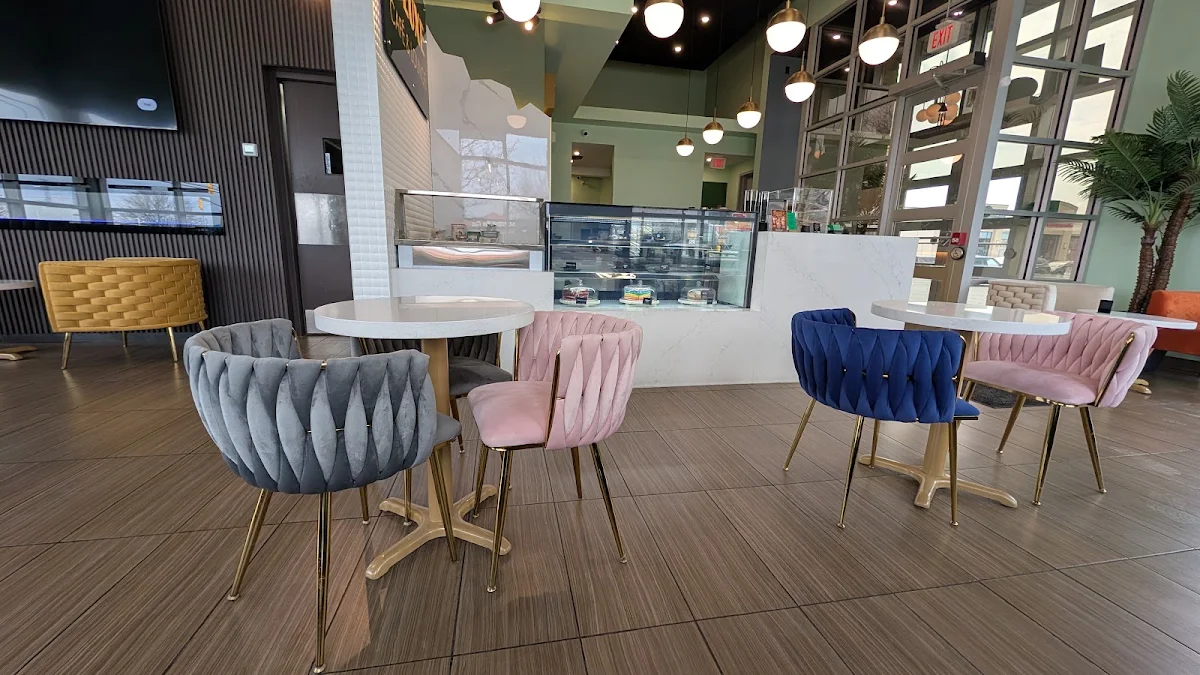 Vibe, D-Luxé Cafe & Lounge