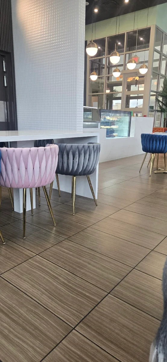 Vibe, D-Luxé Cafe & Lounge