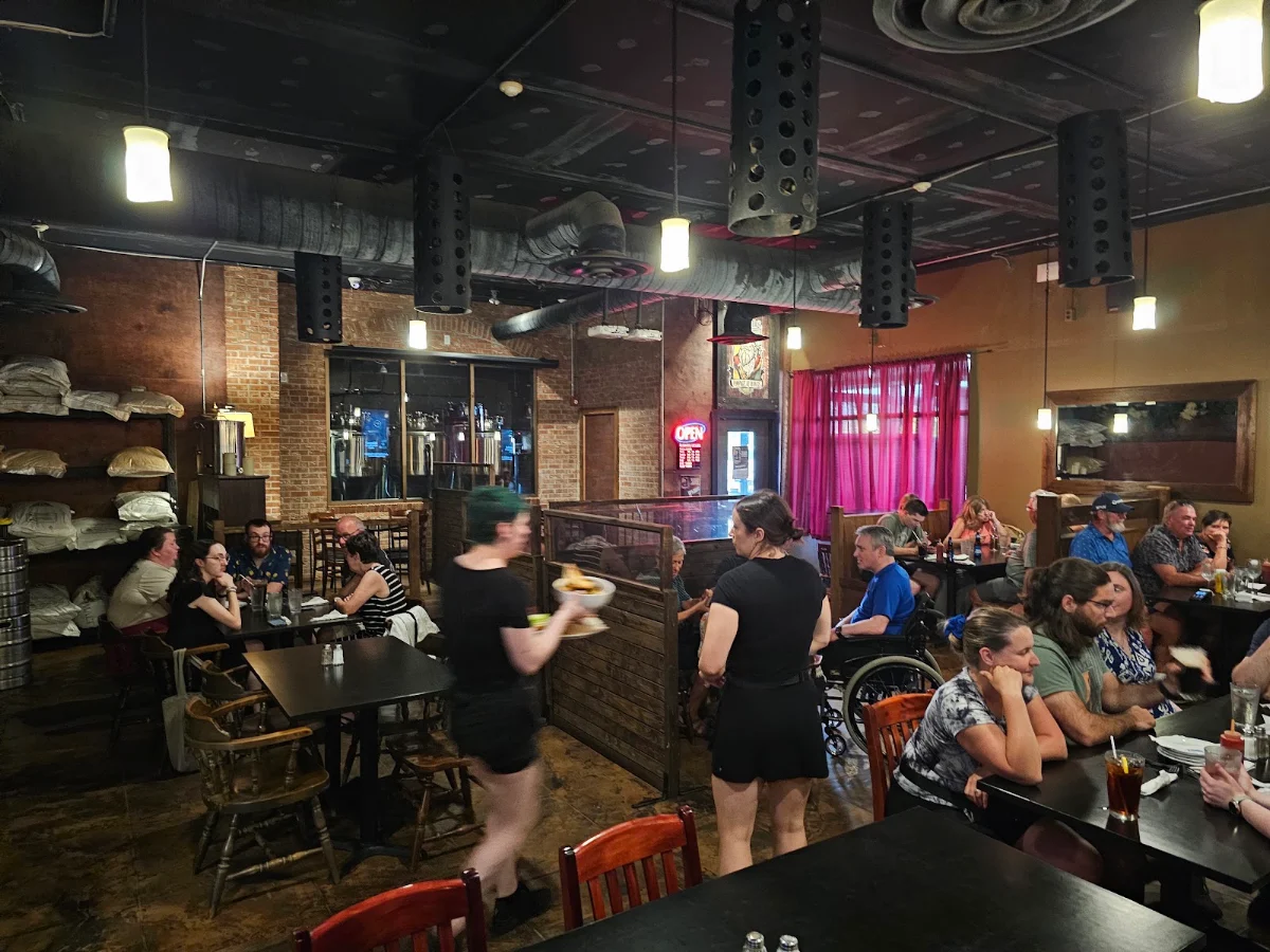 Vibe, Mama's Brew Pub