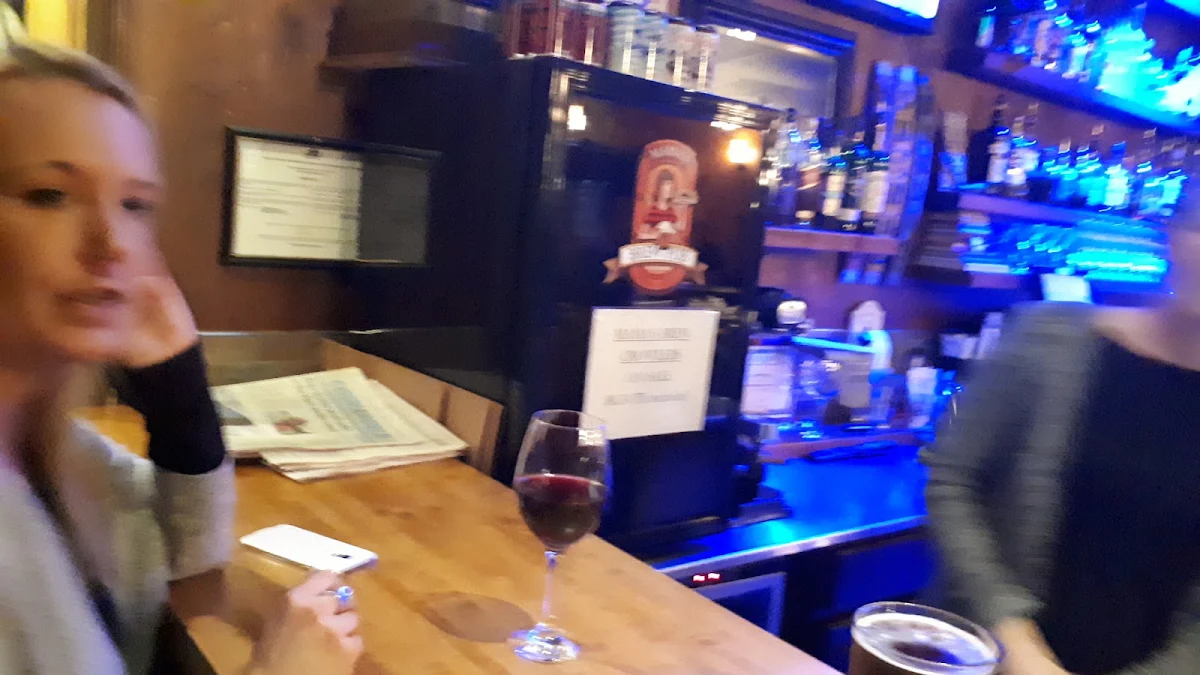 Vibe, Mama's Brew Pub