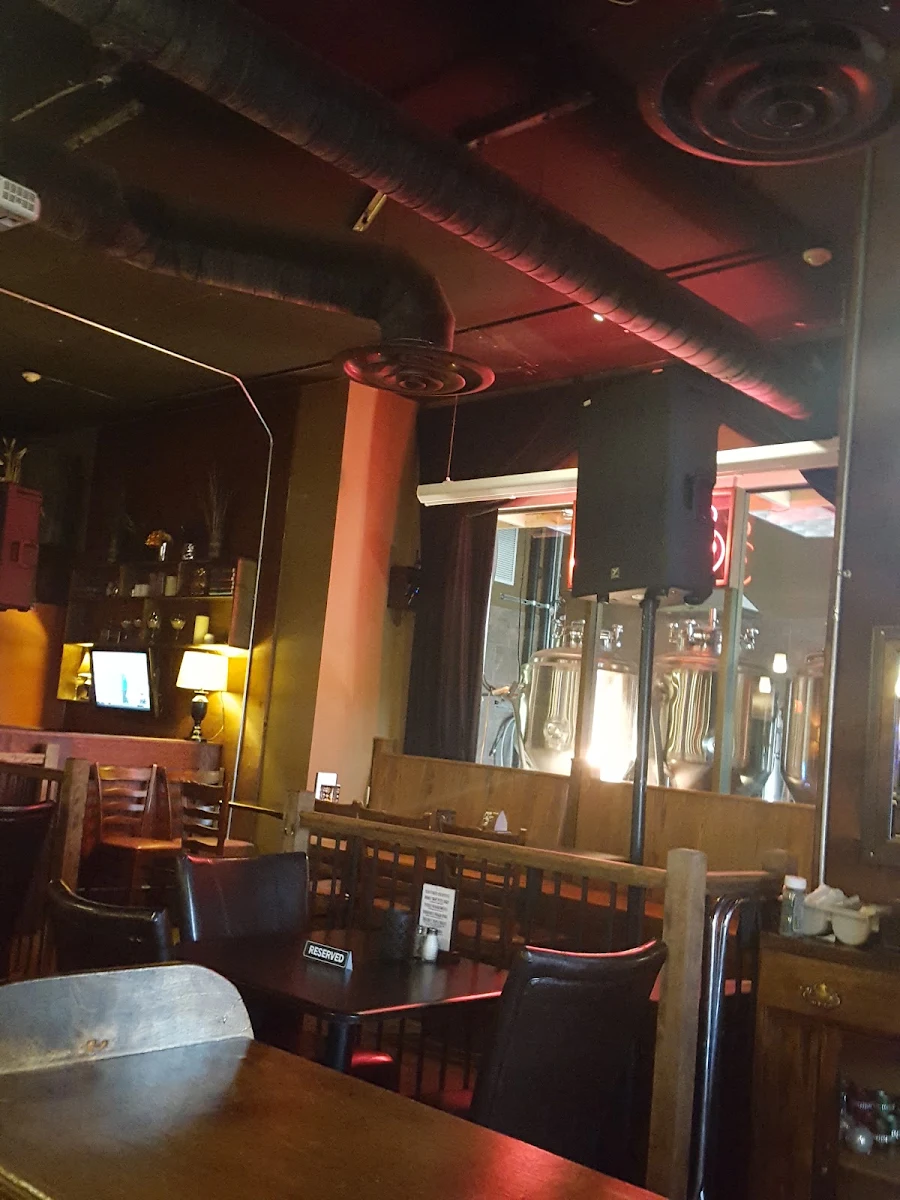 Vibe, Mama's Brew Pub