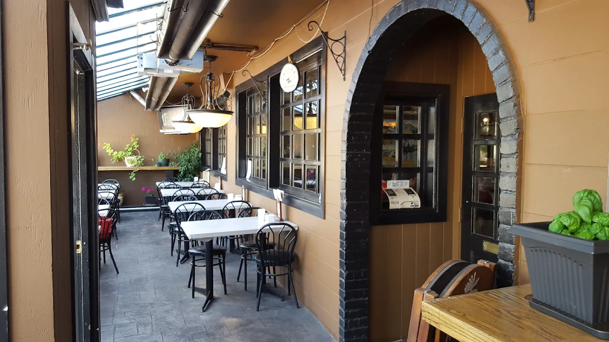 Vibe, Gino's Restaurant