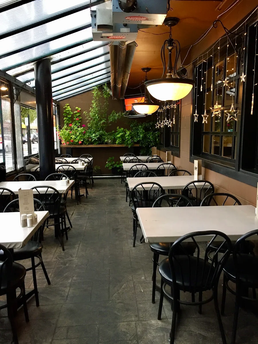 Vibe, Gino's Restaurant