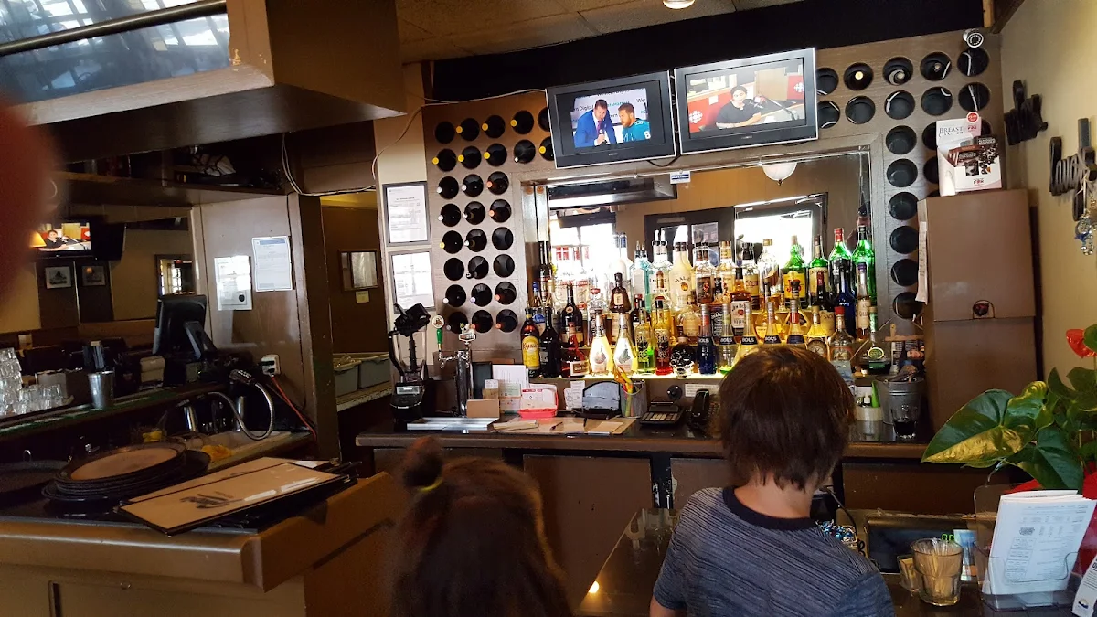 Vibe, Gino's Restaurant