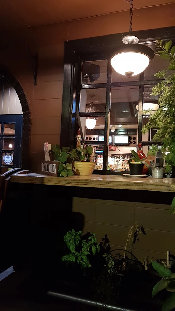 Vibe, Gino's Restaurant