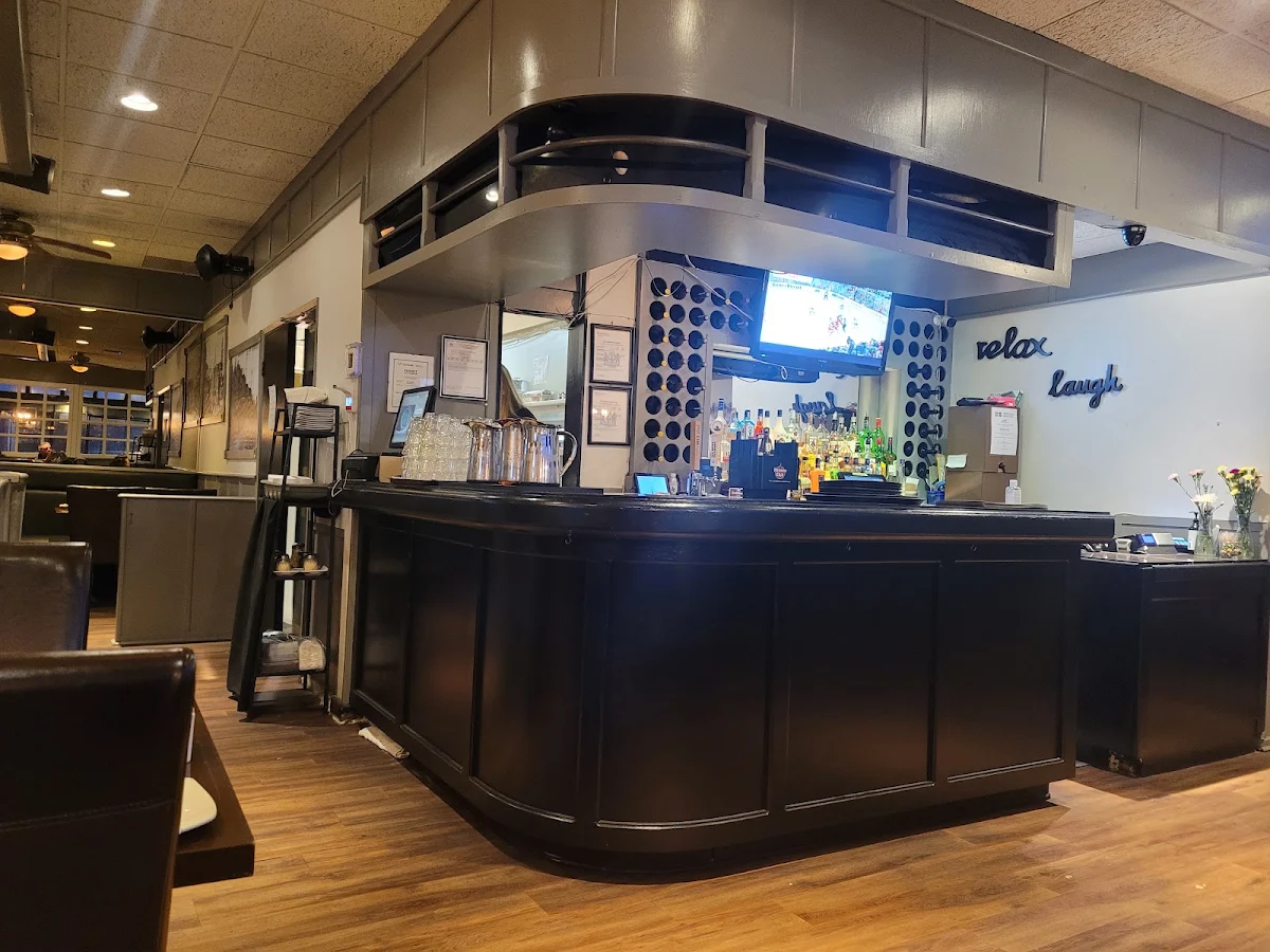 Vibe, Gino's Restaurant