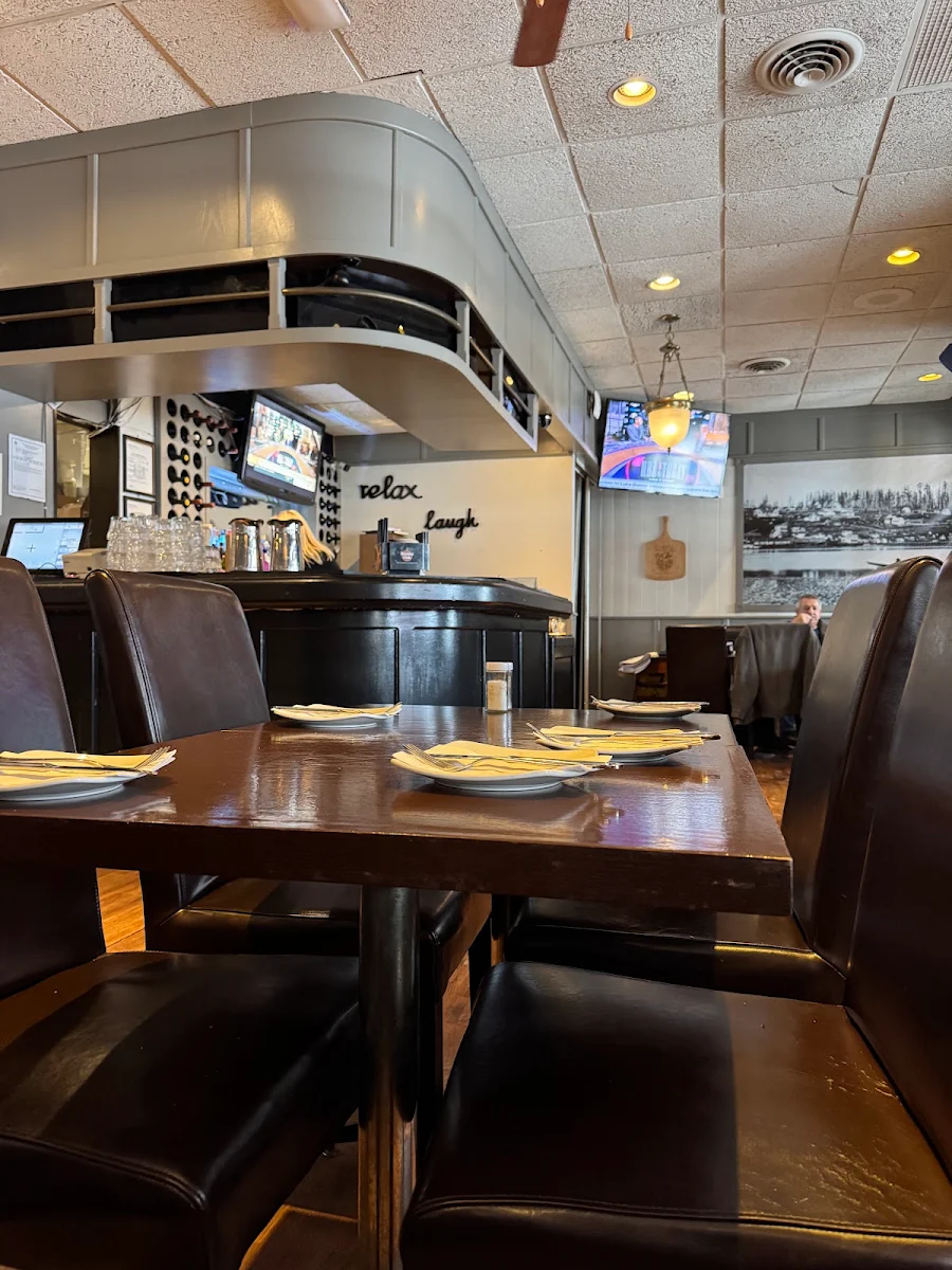 Vibe, Gino's Restaurant
