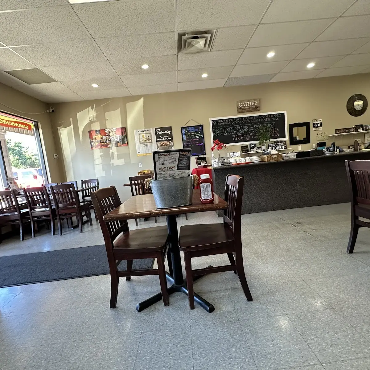 Vibe, Scoops Restaurant Breakfast and Lunch