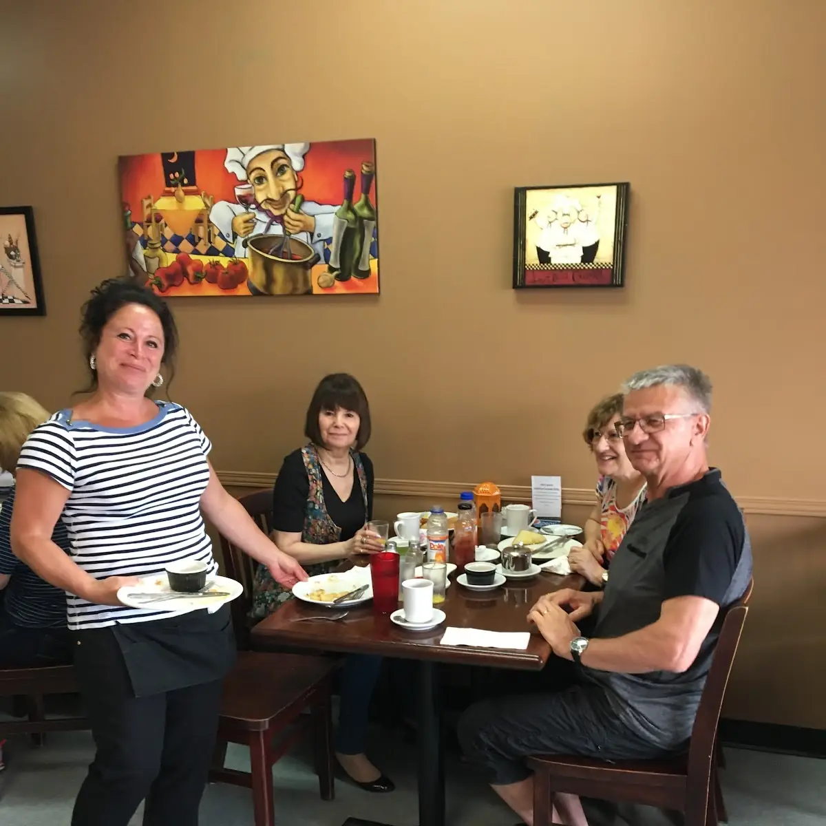 Vibe, Scoops Restaurant Breakfast and Lunch