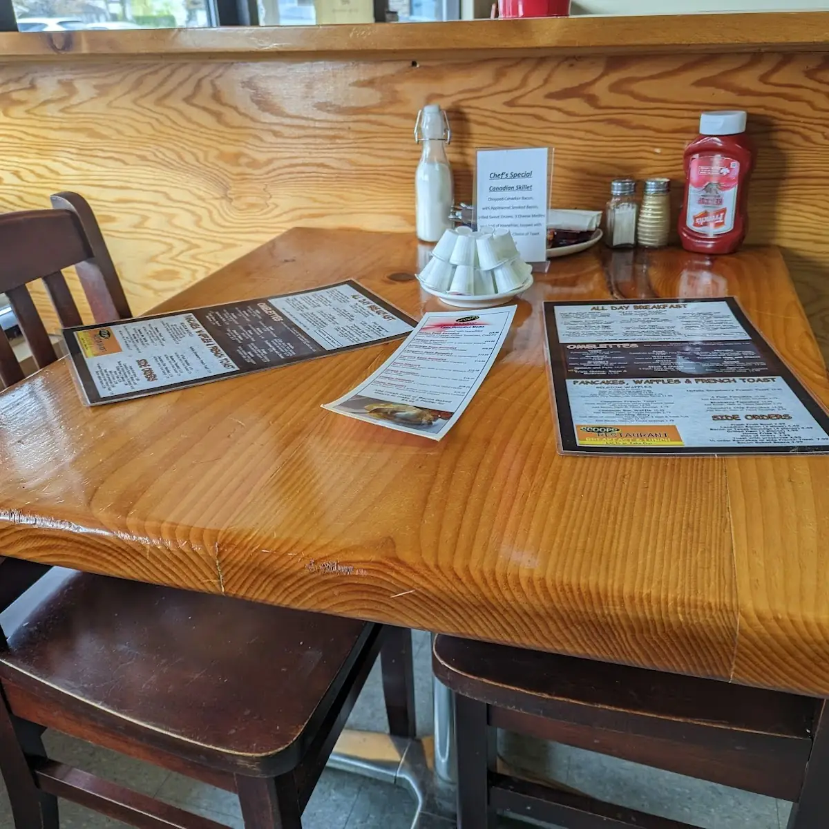 Vibe, Scoops Restaurant Breakfast and Lunch