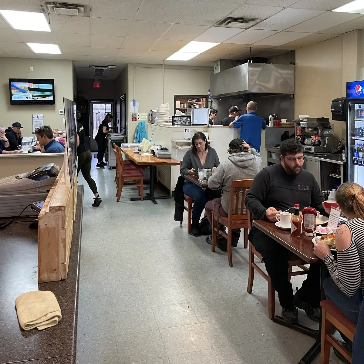 Vibe, Scoops Restaurant Breakfast and Lunch