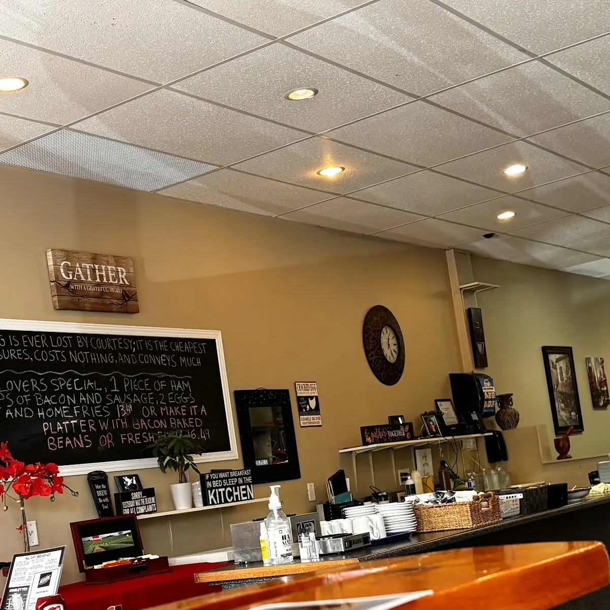 Vibe, Scoops Restaurant Breakfast and Lunch