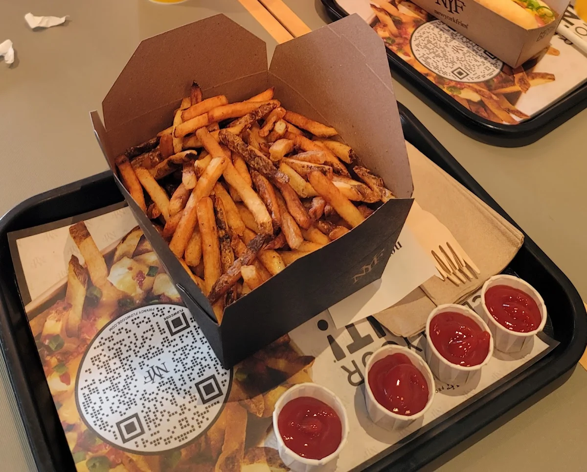 Food & drink, New York Fries Peter Pond Mall