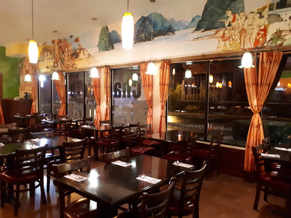 Vibe, Cha Baa Thai Restaurant (Bedford)