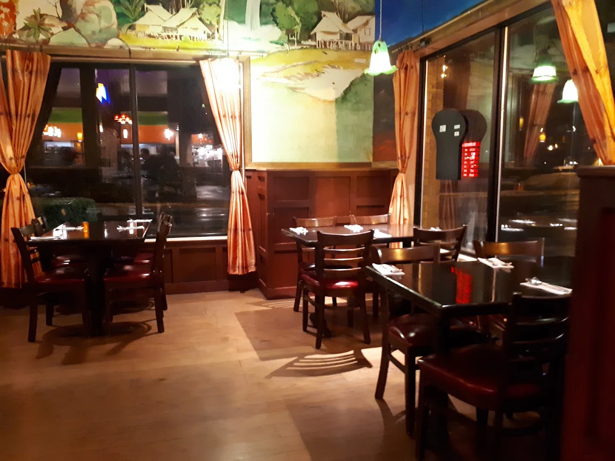 Vibe, Cha Baa Thai Restaurant (Bedford)