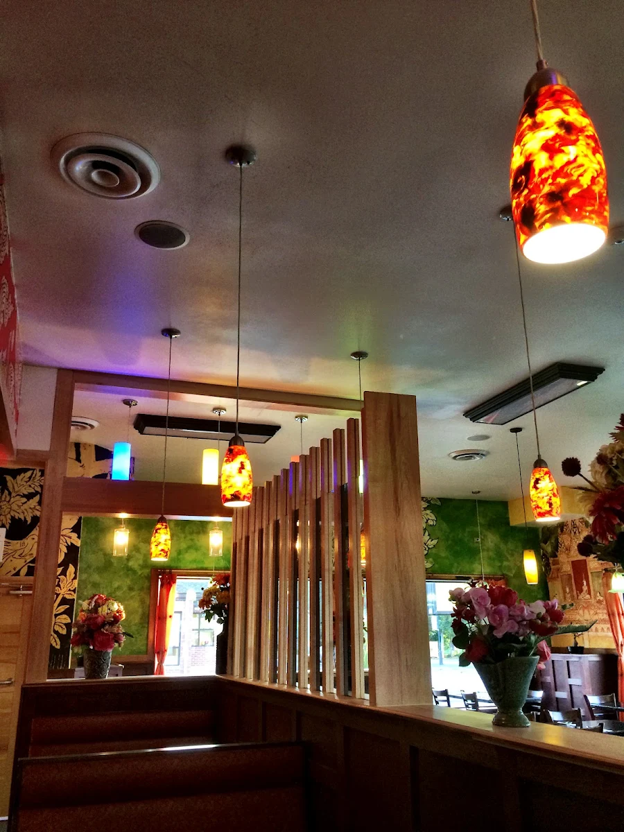 Vibe, Cha Baa Thai Restaurant (Bedford)