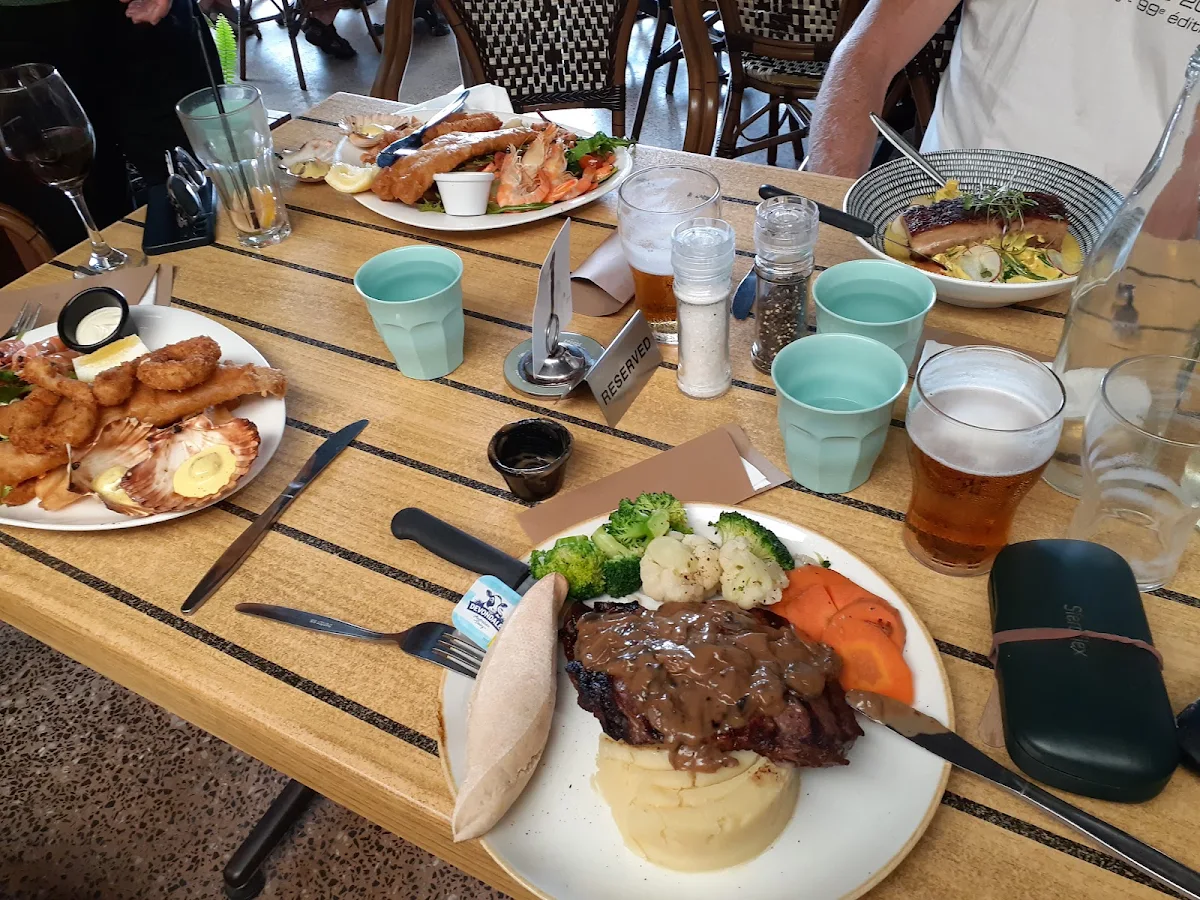 Food & drink, Samford Hotel