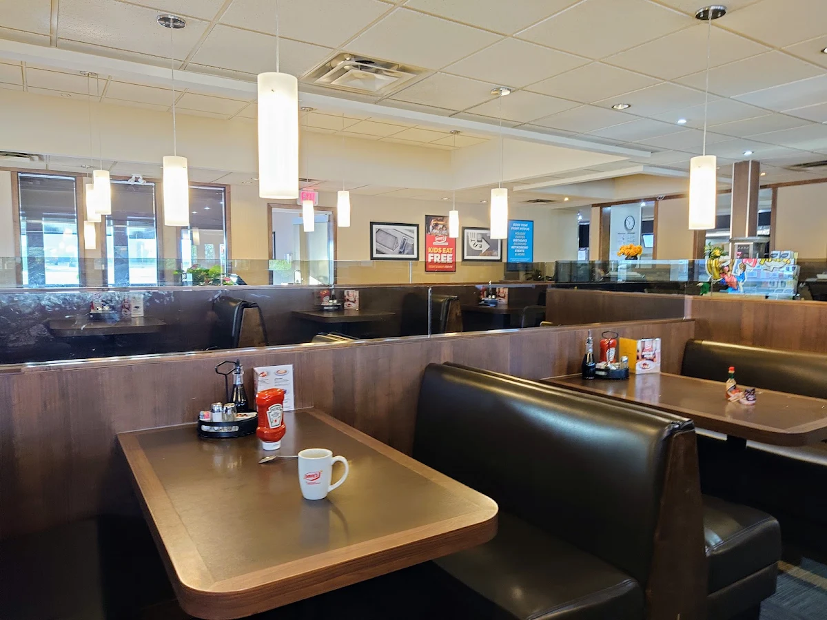 Vibe, Denny's Restaurant Crossroads