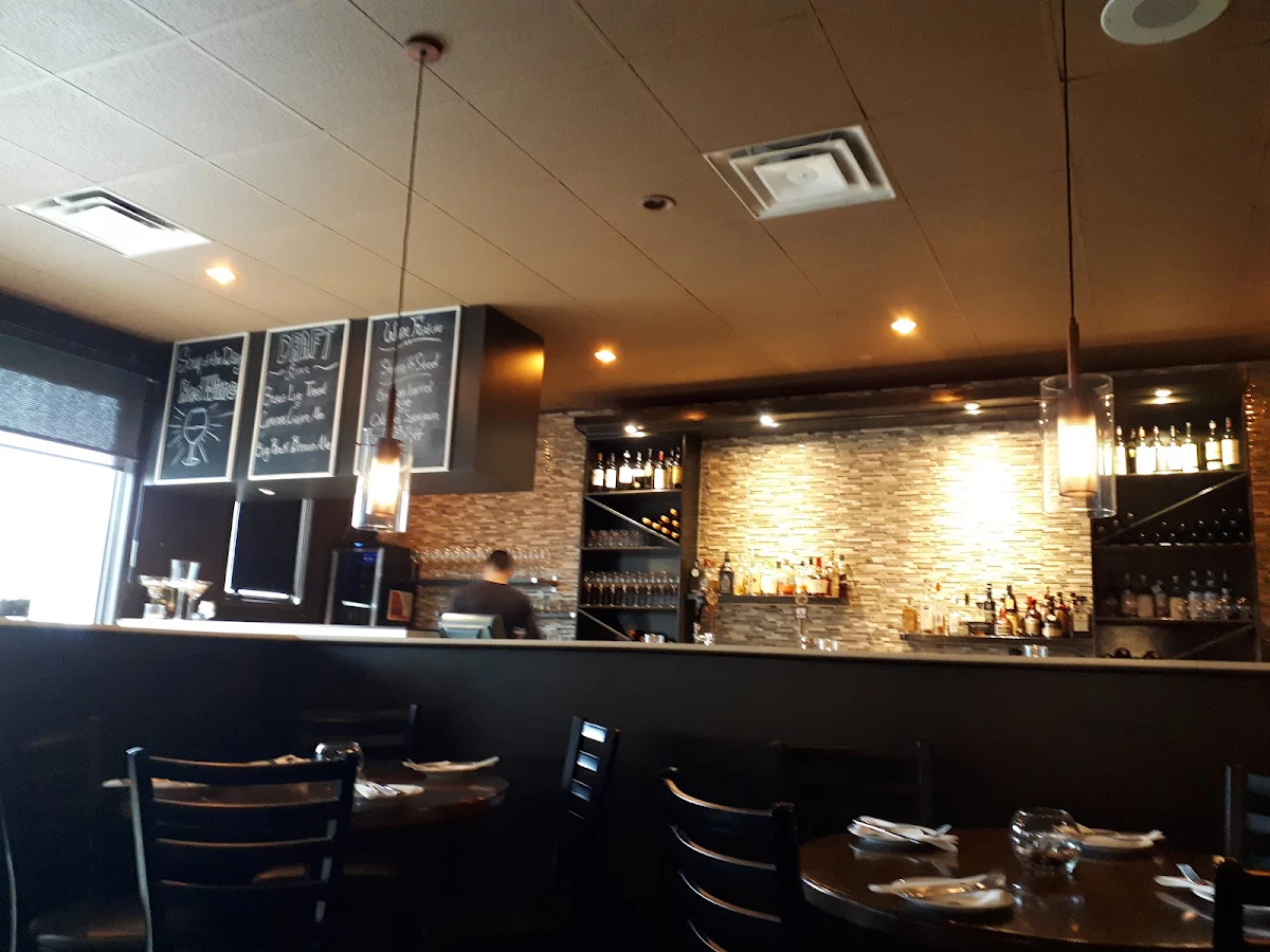 Vibe, Lilly's Italian Eatery