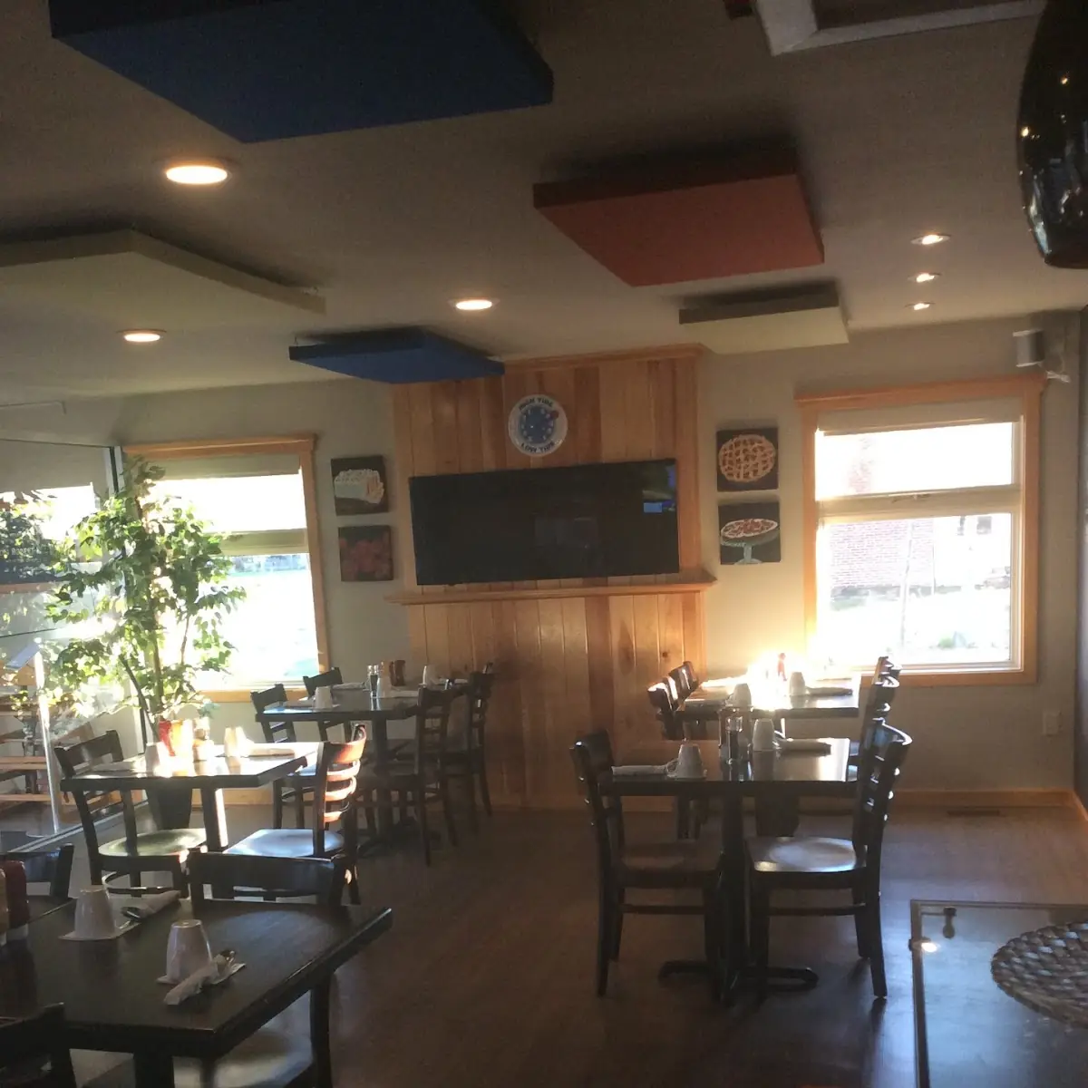 Vibe, SeaBreeze Restaurant & Patio