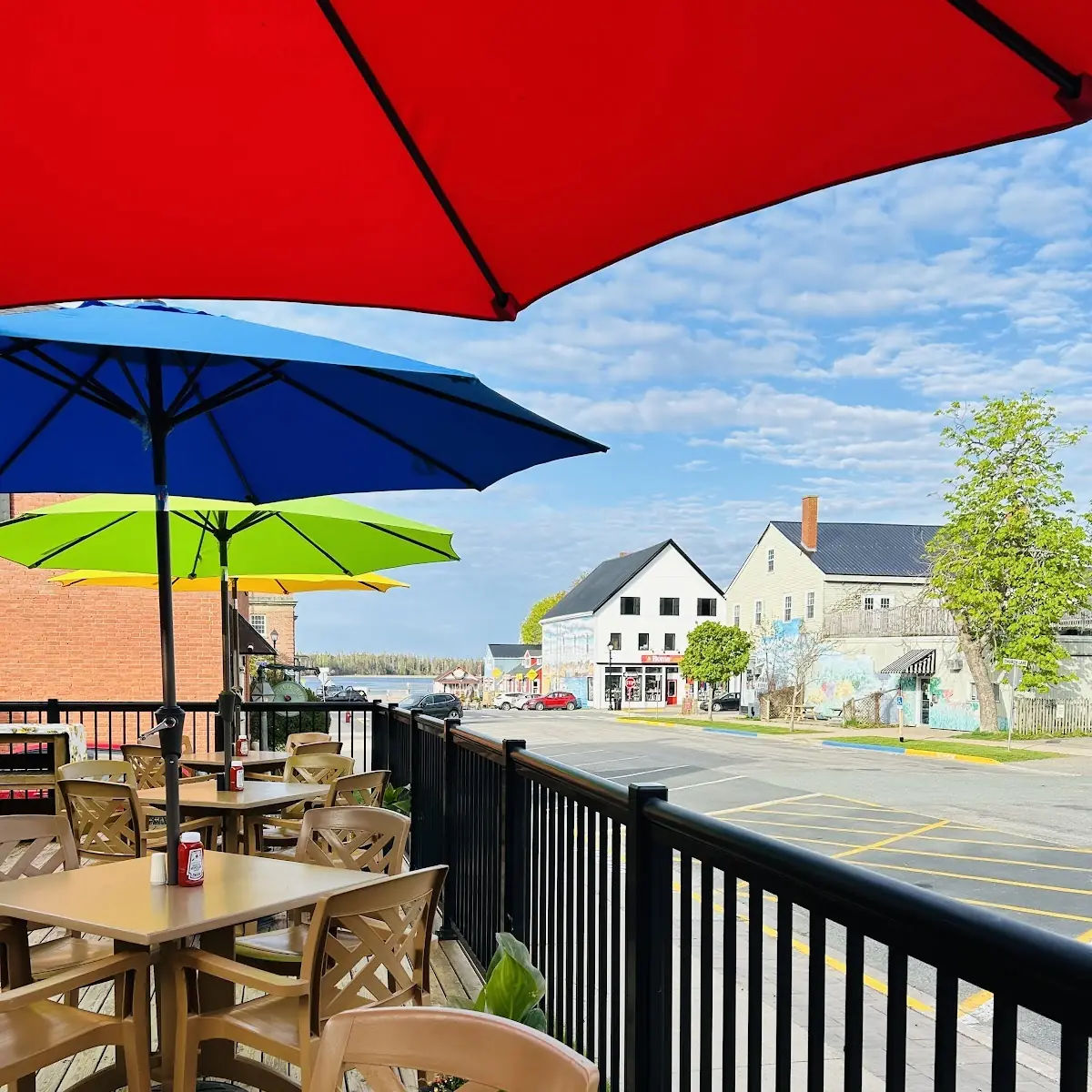 Vibe, SeaBreeze Restaurant & Patio