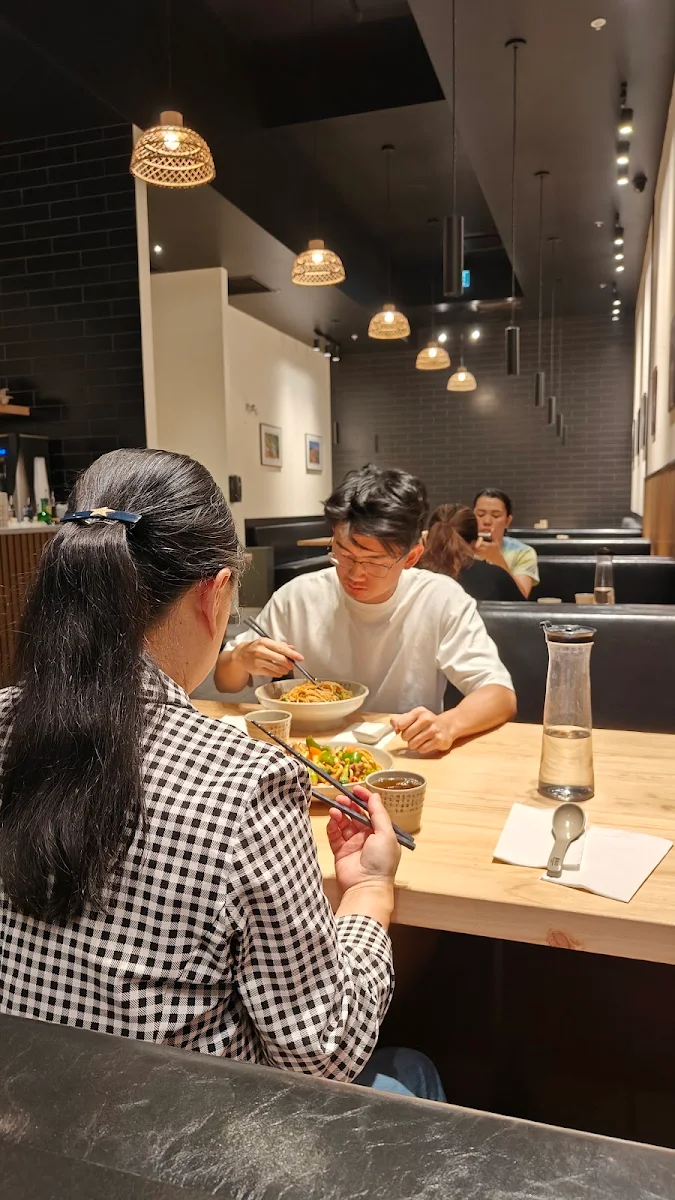Vibe, Mogouyan Hand Pulled Noodle (West Edmonton Mall) 磨沟沿老字号兰州牛肉面
