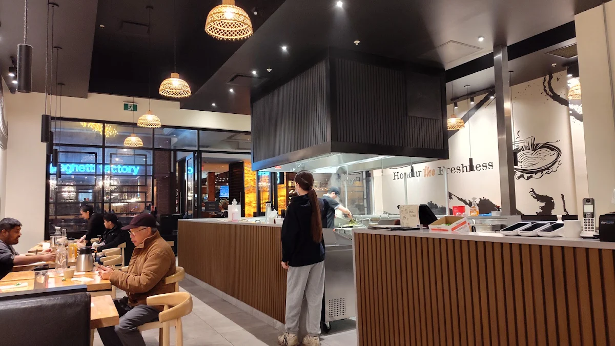 Vibe, Mogouyan Hand Pulled Noodle (West Edmonton Mall) 磨沟沿老字号兰州牛肉面