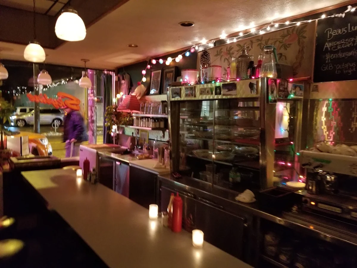 Vibe, Skyline Restaurant