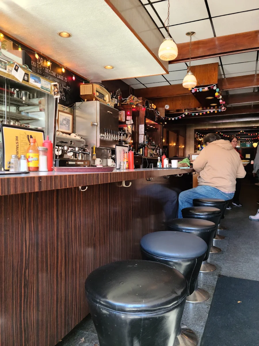 Vibe, Skyline Restaurant