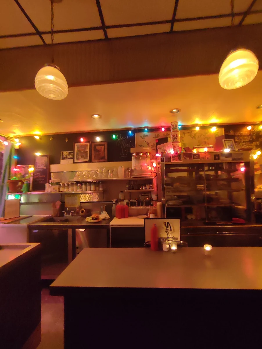 Vibe, Skyline Restaurant