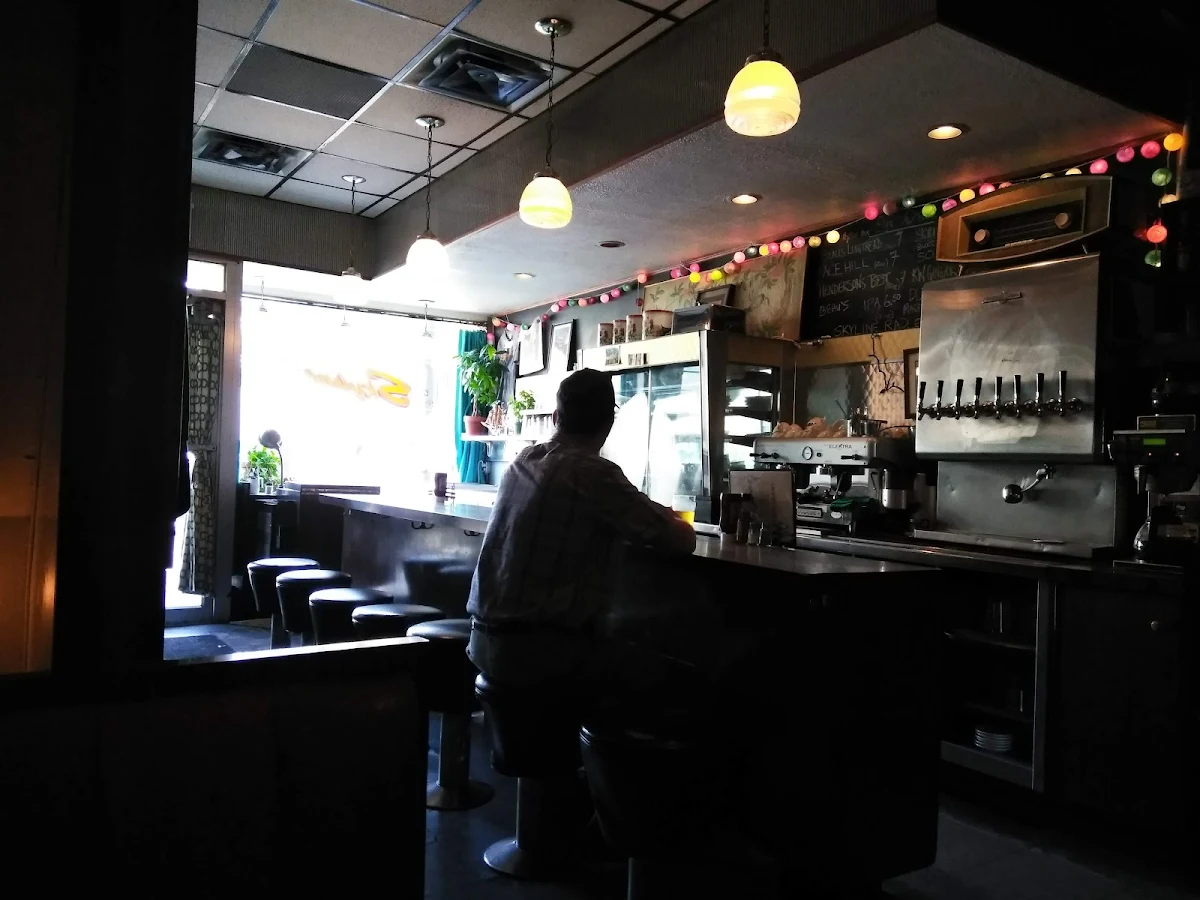 Vibe, Skyline Restaurant