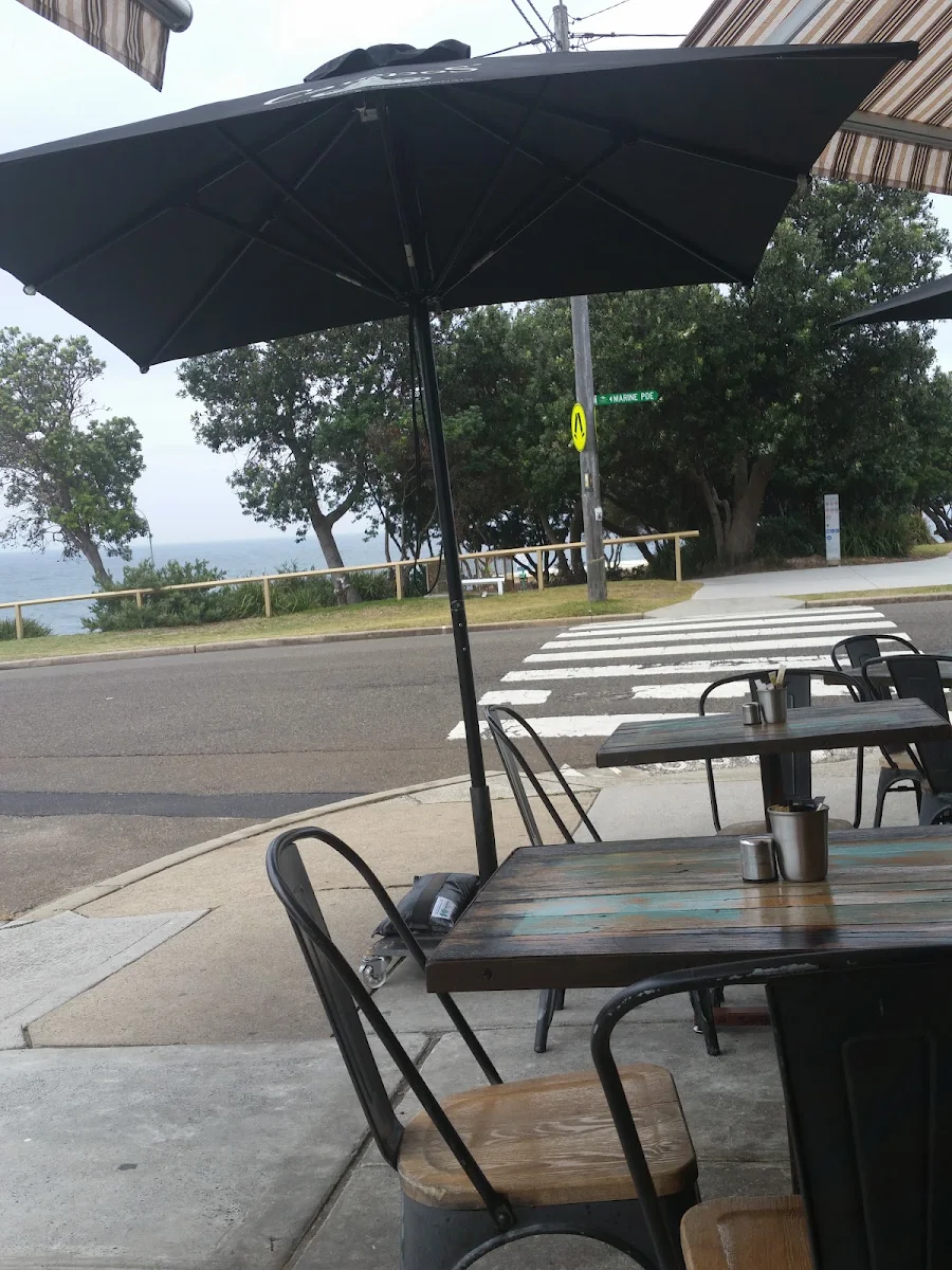 Vibe, Pool Coffee Eatery