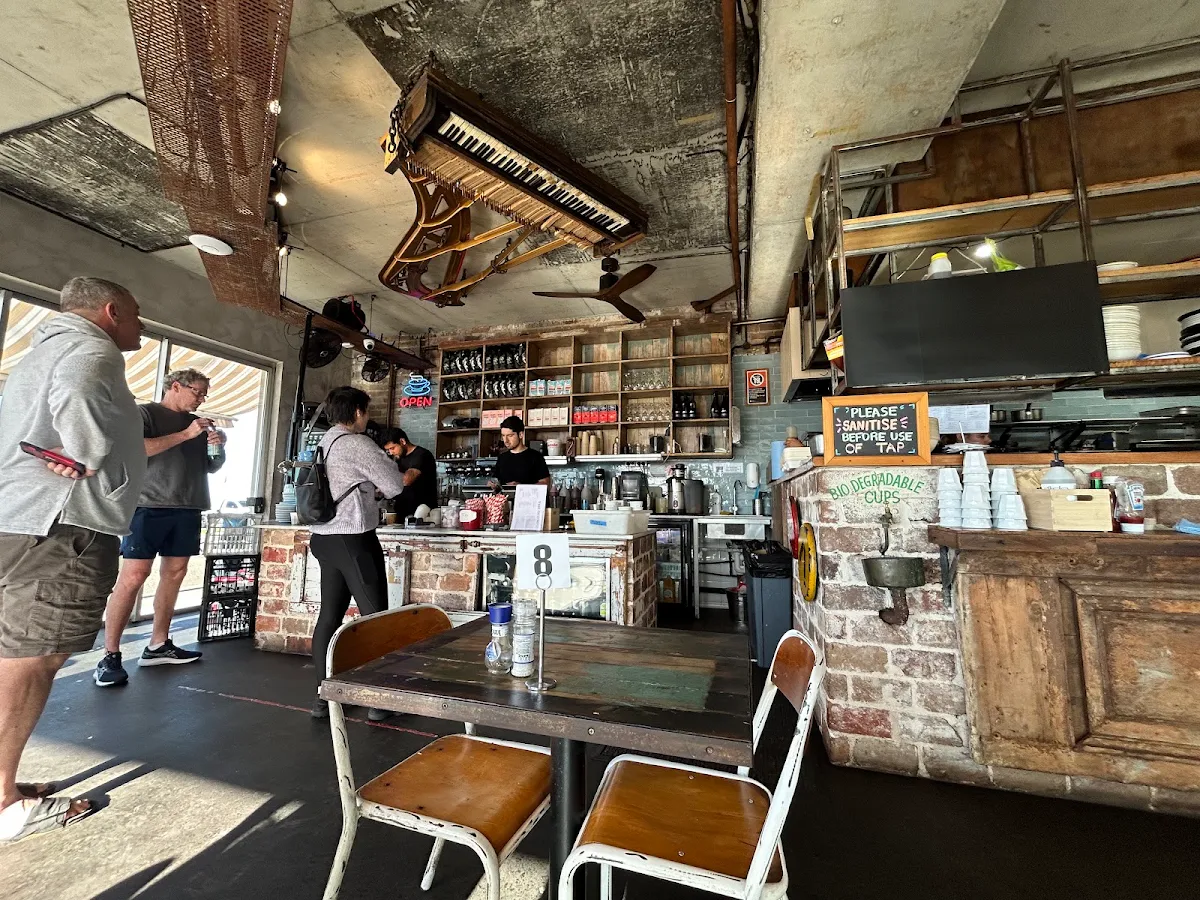 Vibe, Pool Coffee Eatery