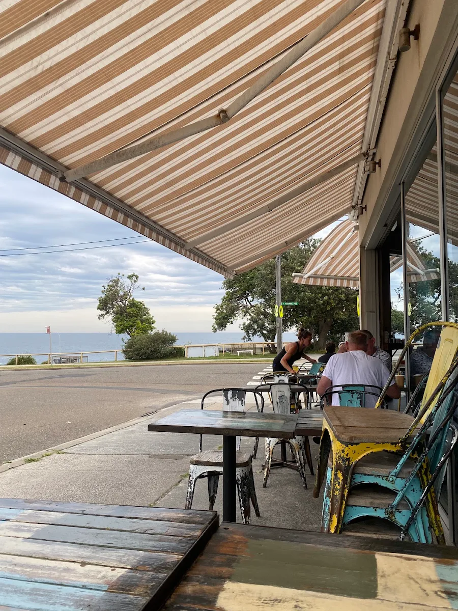 Vibe, Pool Coffee Eatery