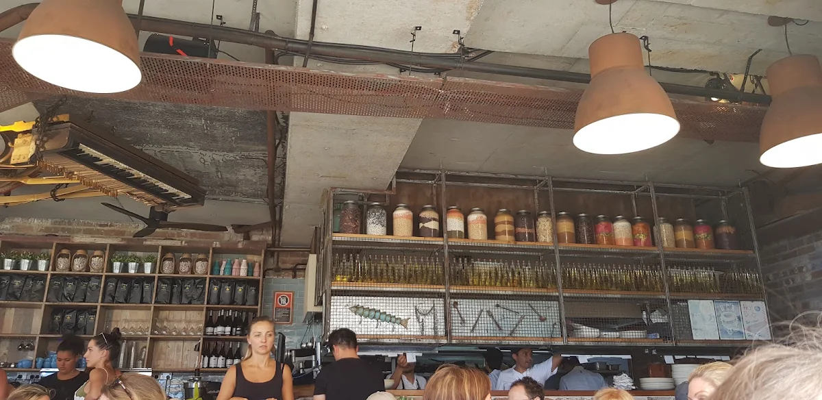 Vibe, Pool Coffee Eatery