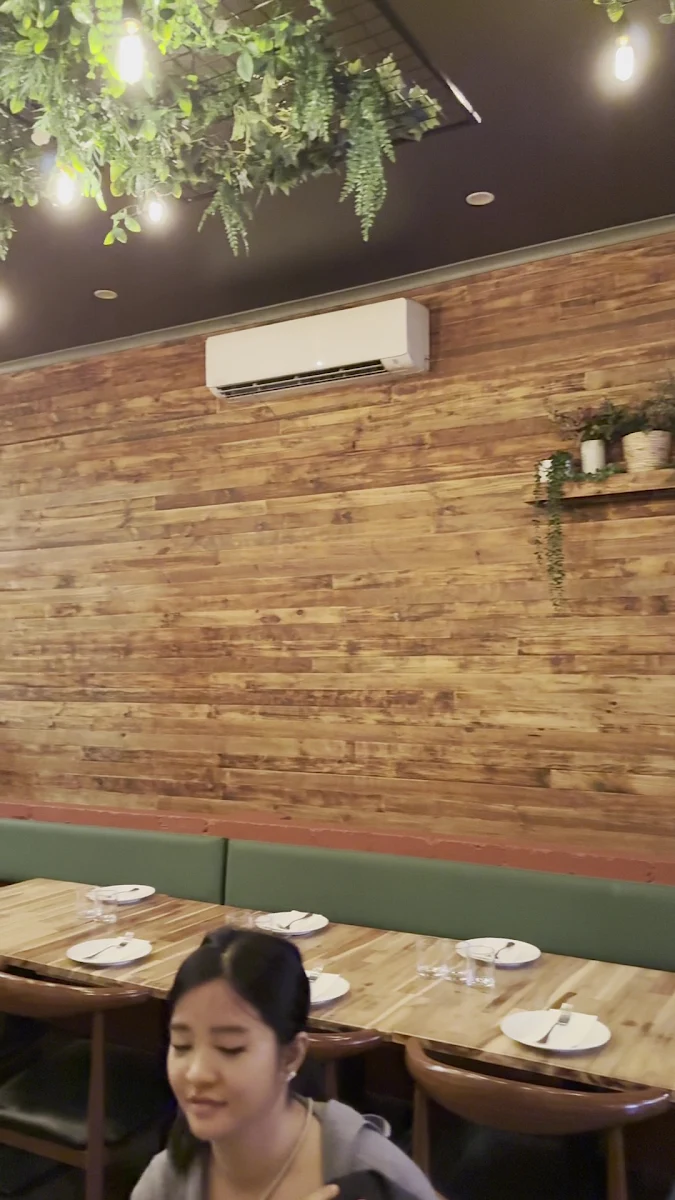 Vibe, Market Eating House