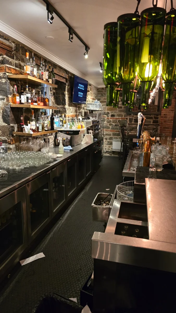 Vibe, Sapristi...bistro bar